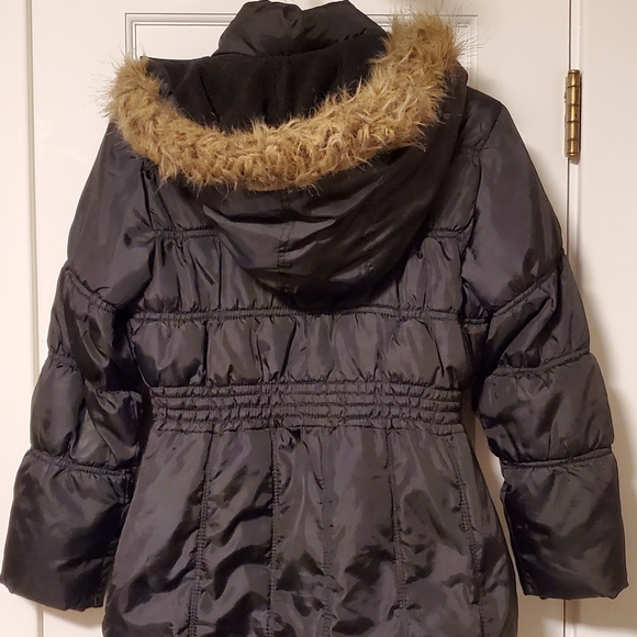 Steve Madden "Madden Girls" MEDIUM black puff coat with cinch waist, fur hood - Picture 3 of 6